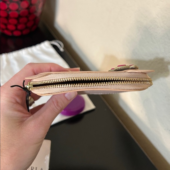 Furla Bear Coin Purse Cream/Black Sunglasses – NWT Chic Mini Designer Pouch - Picture 14 of 17